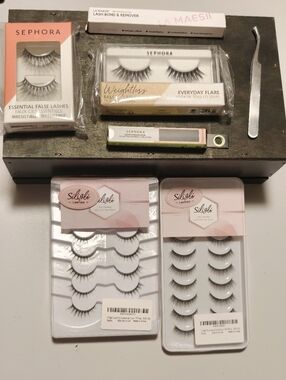 NEW - Weightless False Lashes Set